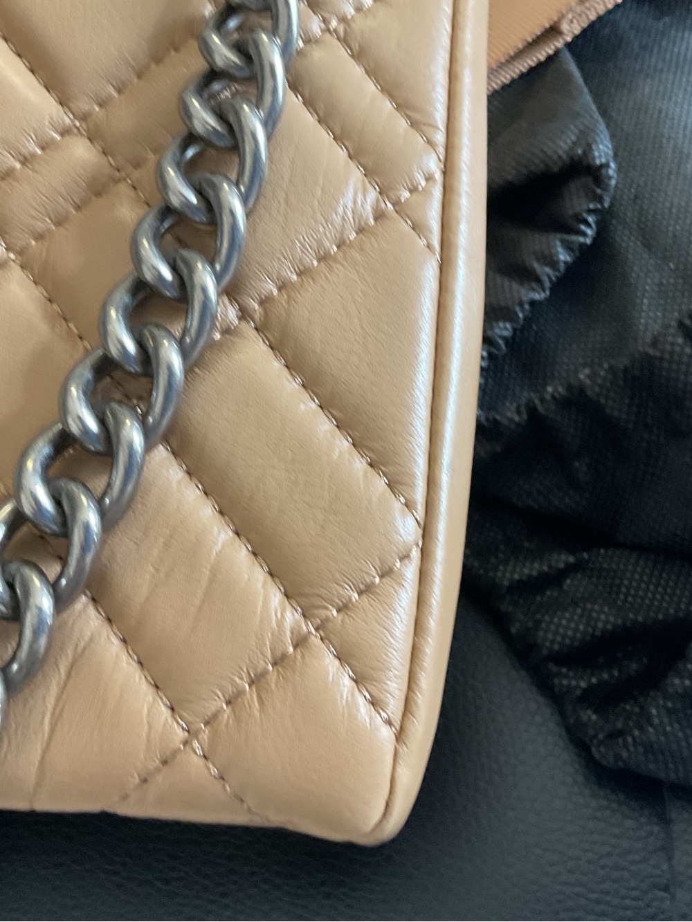 Kurt Geiger Tan Quilted Leather Crossbody with Lock and Coin Pouch - Picture 7 of 7